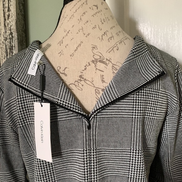 Calvin Klein Houndstooth Mixed Floral Embroidered Bell Sleeve Top - Picture 9 of 16